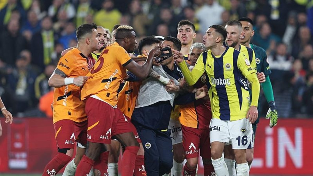 Dev derbide saha karıştı