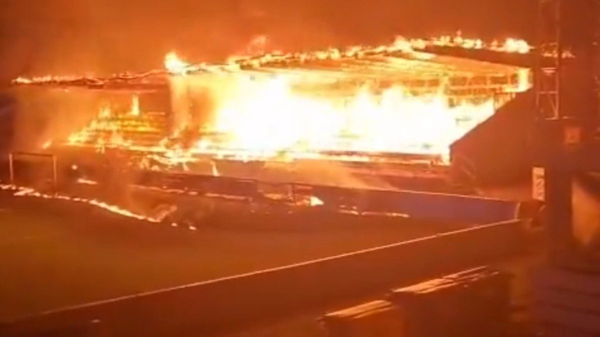 Finlandiyalı taraftarlar stadyumu ateşe verdi! Takımlarının küme düşmesinin ardından...