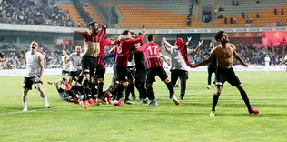 Gazişehir’den sosyal medyayı sallayan türkülü kutlama!