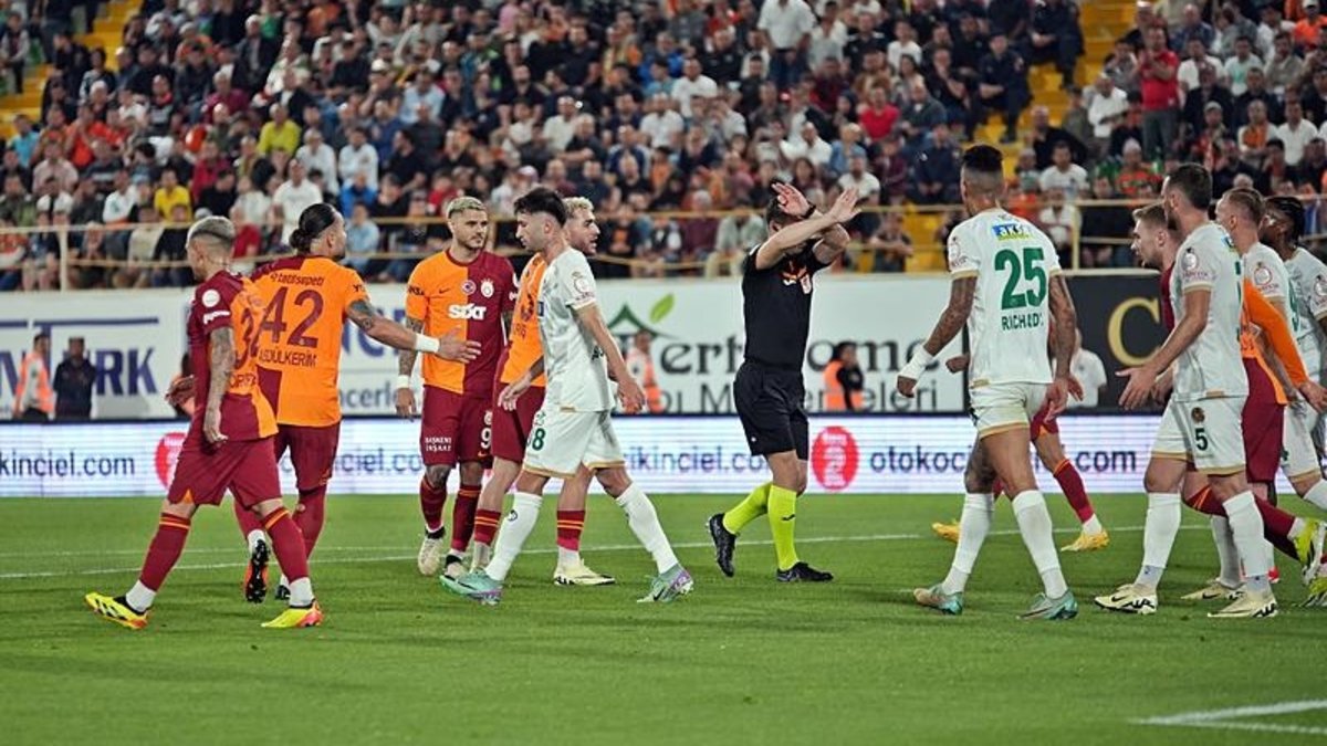 Erman Toroğlu yorumladı! Galatasaray'ın iptal edilen golünde karar doğru mu? Erman Toroğlu yorumladı! Galatasaray'ın iptal edilen golünde karar doğru mu?