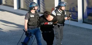 Fransız polisi Beşiktaş taraftarına müdahale etti