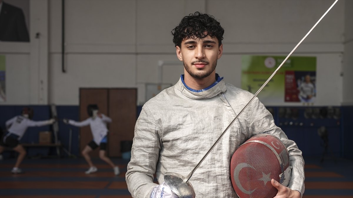 Türkiye'ye ilkleri yaşatan milli eskrimci Furkan'ın hayali gelecek nesillere örnek olmak!