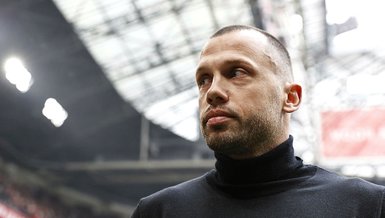 Ajax John Heitinga ile yollarını ayırdı