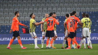basaksehir fenerbahce macinda mahmut tekdemir kirmizi kart gordu fotomac