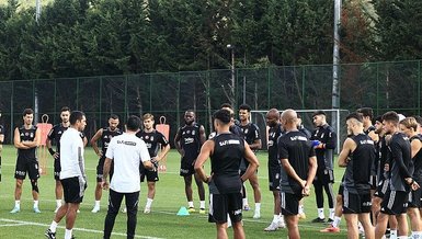 Beşiktaş'a meşaleli karşılama