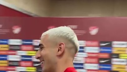 >Mert Müldür'den yeni saç stiline yanıt!