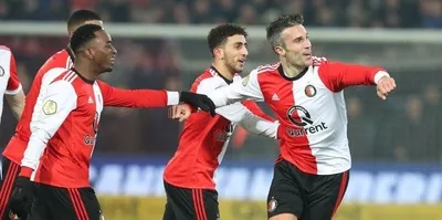 Van Persie yeni takımında ilk golünü attı