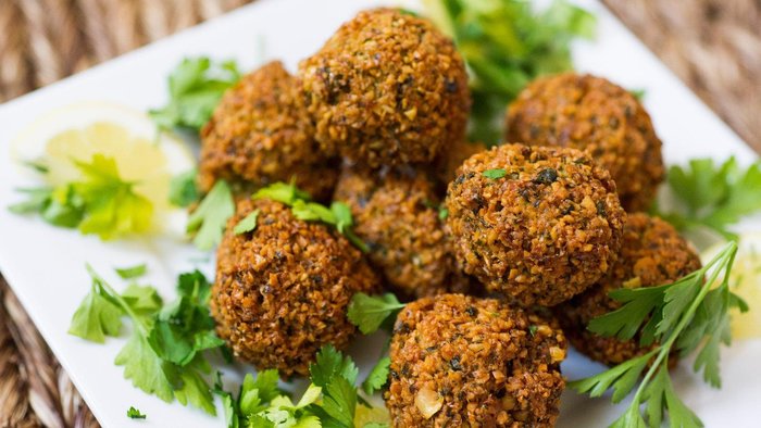 tavuklu-falafel-tarifi-evde-kolay-ve-pratik-tavuklu-falafel-nasil-yapilir-malzemeleri-yapilisi-ve-puf-noktalar-1695725160028.jpeg