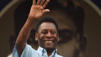 Pele's daughter shares photo with father