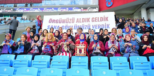 Örgüleriyle geldiler
