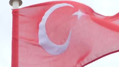 >Manchester United Türk bayrağını göndere çekti