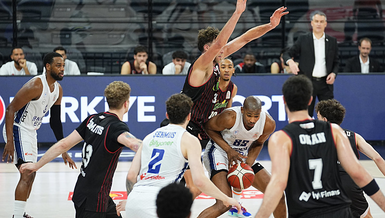 Anadolu Efes 104-72 Glint Manisa Basket