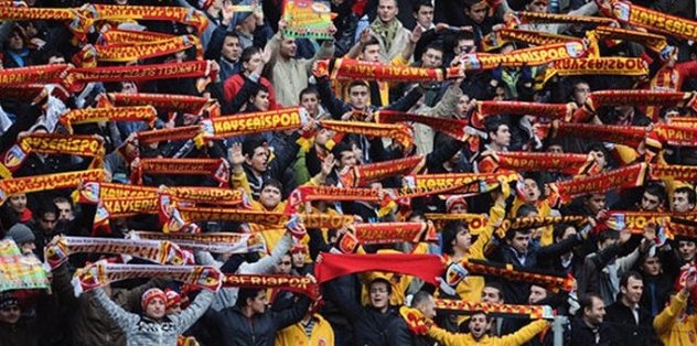 Kayserispor taraftarlarından ilginç koltuk seçimi!