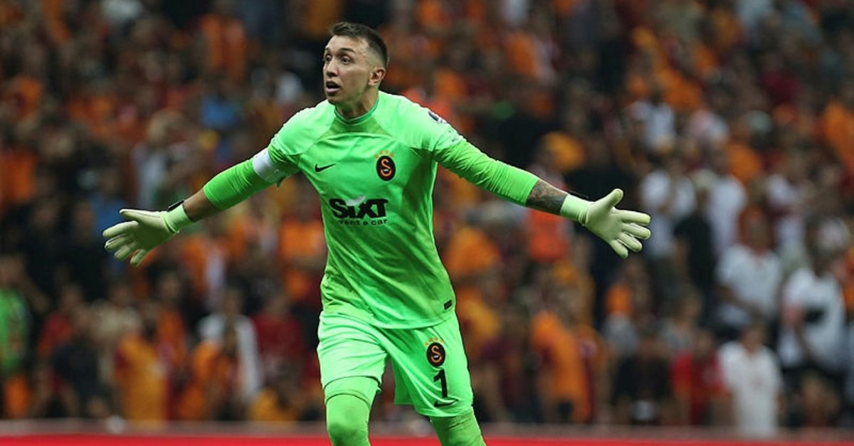 Muslera'dan anlamlı hareket!