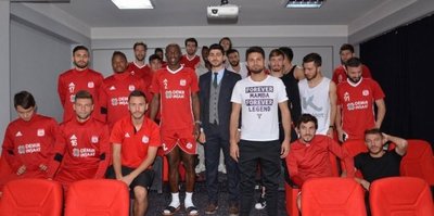Sivasspor'da futbolculara beslenme eğitimi verildi