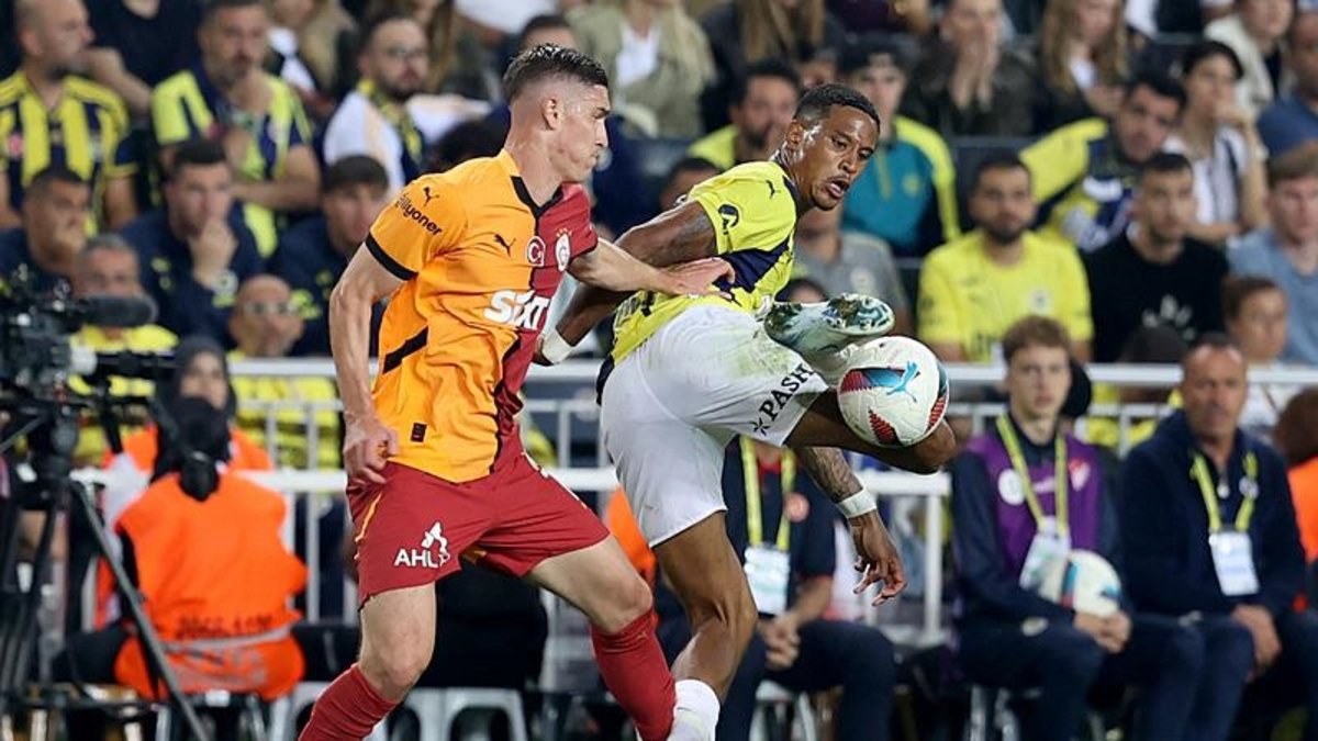 Roland Sallai Galatasaray formasını ilk kez derbide giydi