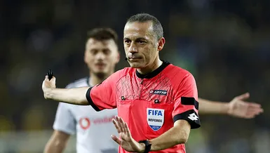 Sahada Cüneyt Çakır VAR'da Koray Gençerler
