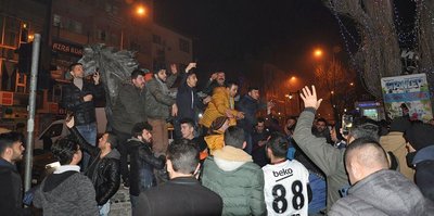 Beşiktaşlılar Kars’ta sokağa döküldü