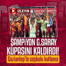 <p>Ziraat Türkiye Kupası final mücadelesinde Galatasaray, Trabzonspor ile Gaziantep Büyükşehir Stadyumu'nda karşı karşıya geldi. Karşılaşmayı 3-0 kazanan Cimbom, turnuvada 19. kez mutlu sona ulaştı.</p>

<p>Mücadelede son düdüğün çalması ile birlikte sarı kırmızılı taraftarlar ve oyuncular, büyük sevinç yaşadı. Gaziantep'te oynanan büyük finalin ardından kupa, sarı kırmızılıların elinde yükseldi.</p>

<p><strong><span style="color:#FF0000"><span style="background-color:#FFFF00">ŞAMPİYONA ÖZEL TİŞÖRT</span></span></strong></p>

<p>Final maçı sonrası seremonide Galatasaraylı oyuncular, "Türkiye'nin en büyüğü" yazılı tişörtleri ile kupayı kutladı.</p>

<div class="ContentRelation ftm" data-close-button="true" relation-id="5447a697-ee06-4ce4-9745-8c45a40c73d7" slave-id="d5b06441-1373-4535-bfd7-05b7b6196cac" template="35" title="galatasaraydan-dikkat-ceken-sampiyonluk-tisortu-emi-classicon-right-openiem" type="ZTKVIDEO">
<div class="videoGalleryItem"><a href="/turkiye-kupasi/kupatv/galatasaraydan-dikkat-ceken-sampiyonluk-tisortu/diger/60137101" target="_blank"><img alt="" src="https://iaaspr.tmgrup.com.tr/751b0e/655/365/0/11/1916/1080?u=https://iaspr.tmgrup.com.tr/2025/05/14/galatasaraydan-dikkat-ceken-sampiyonluk-t-shirtu-1747252746176.jpeg" style="height:372px; width:956px"> <label id="contentTitle">Galatasaray'dan dikkat çeken şampiyonluk tişörtü! <em><i class="icon-right-open"></i></em></label> </a></div>
</div>

<p><strong><span style="color:#FF0000"><span style="background-color:#FFFF00">İŞTE KUPA SEREMONİSİ</span></span></strong></p>

<div class="ContentRelation ftm" data-close-button="true" relation-id="a23680ca-d12a-469f-8e43-44edbd225a0d" slave-id="829a09fe-2153-4bea-a2d1-addd1f380d38" template="35" title="sampiyon-galatasaray-kupasini-kaldirdi-emi-classicon-right-openiem" type="ZTKVIDEO">
<div class="videoGalleryItem"><a href="/turkiye-kupasi/kupatv/sampiyon-galatasaray-kupasini-kaldirdi/diger/60137101" target="_blank"><img alt="" src="https://iaaspr.tmgrup.com.tr/47b368/655/365/0/0/1920/1068?u=https://iaspr.tmgrup.com.tr/2025/05/14/sampiyon-galatasaray-kupasini-kaldirdi-1747255437568.jpeg" style="height:372px; width:956px"> <label id="contentTitle">Şampiyon Galatasaray kupasını kaldırdı! <em><i class="icon-right-open"></i></em></label> </a></div>
</div>

<p> </p>