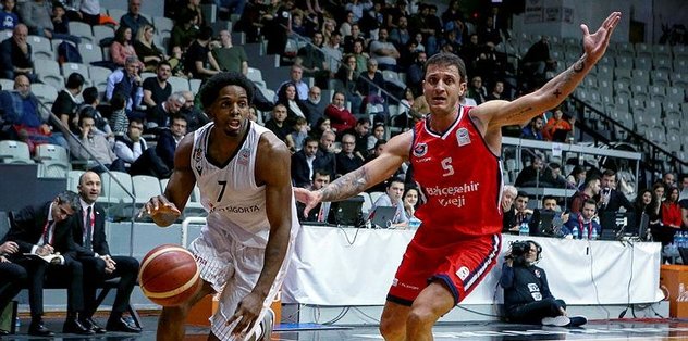 Beşiktaş’a evinde şok