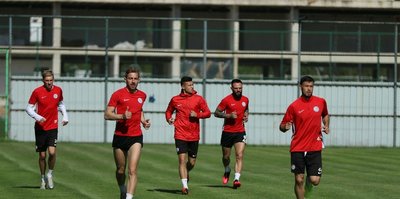Çaykur Rizespor 2'li gruplar halinde çalışıyor