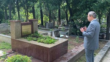 Son dakika spor haberleri: Galatasaray Başkanı Burak Elmas Ali Sami Yen'in mezarını ziyaret etti