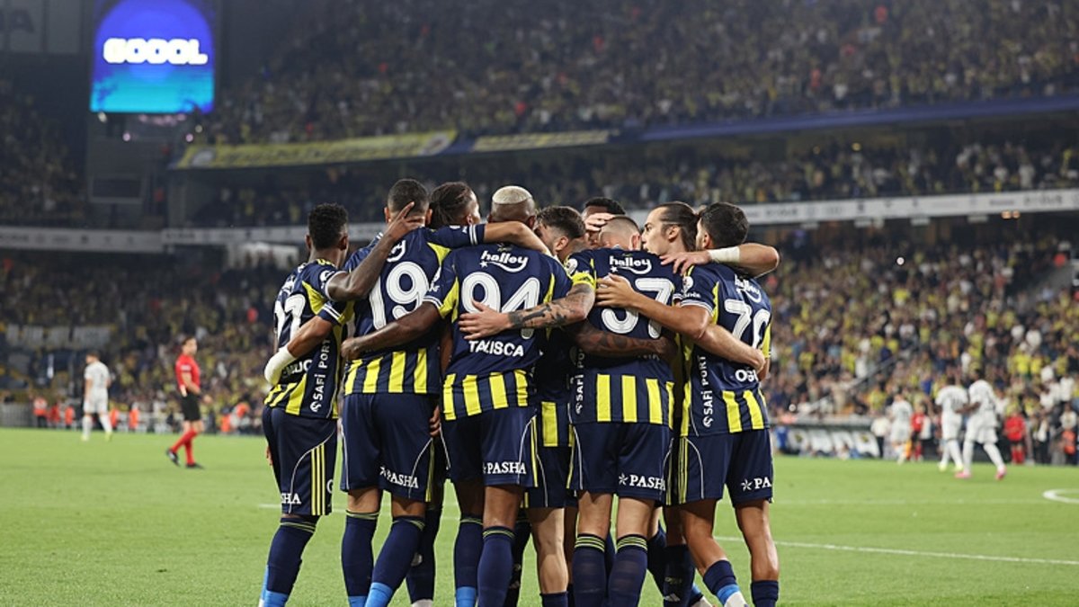 Ahmet Çakar'dan gündem olan sözler! Bu Fenerbahçe geçen seneki Fenerbahçe'den daha... Ahmet Çakar'dan gündem olan sözler! Bu Fenerbahçe geçen seneki Fenerbahçe'den daha...