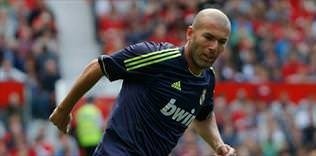 Zidane sahaya iniyor