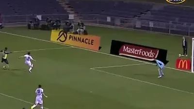 >Usain Bolt'tan iki gol birden!