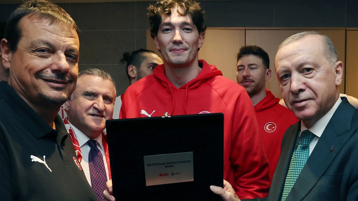Başkan Erdoğan'dan Türkiye Basketbol Milli Takımı'na büyük jest!