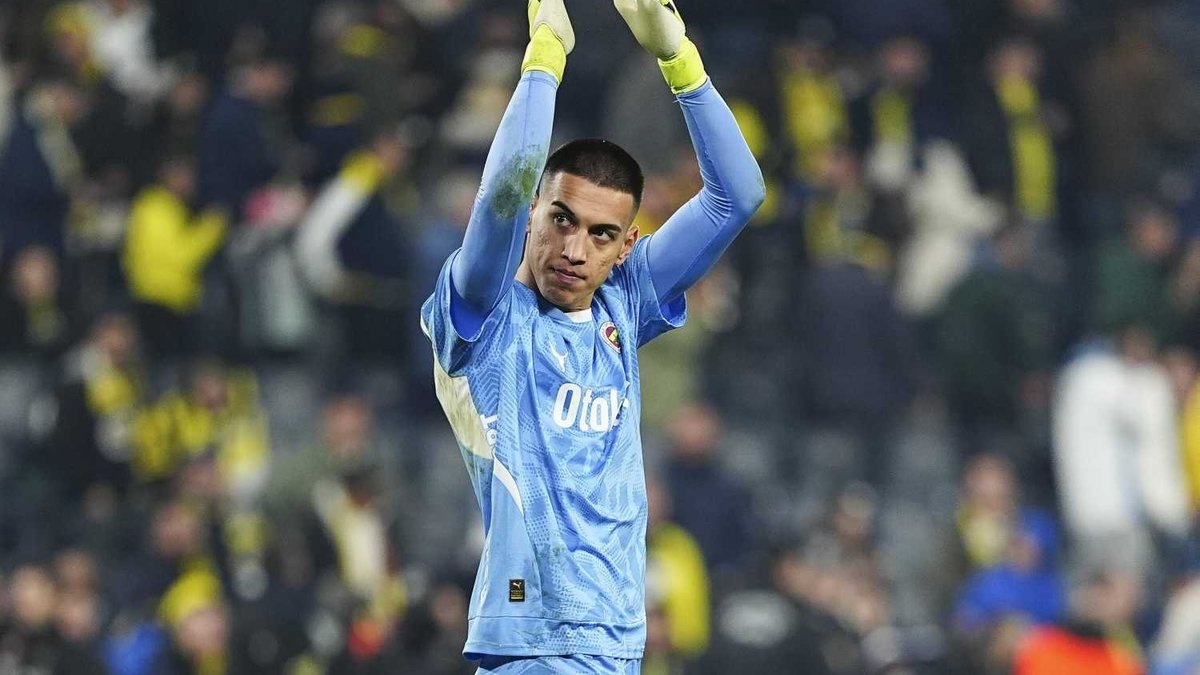 Fenerbahçe'ye 17'lik kaleci! İrfan Can Eğribayat'ın yerine...