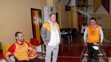 Fatih Terim'den Galatasaray Tekerlekli Sandalye Basketbol Takımı'na ziyaret