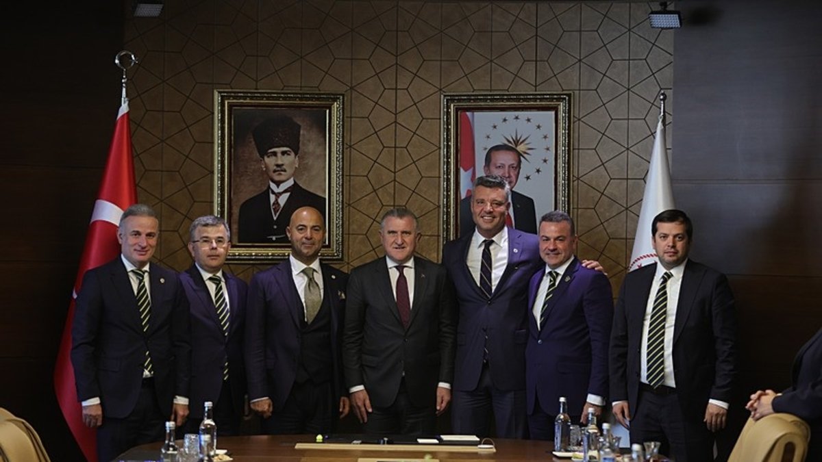Gençlik ve Spor Bakanı Dr. Osman Aşkın Bak Fenerbahçe yönetimini kabul etti