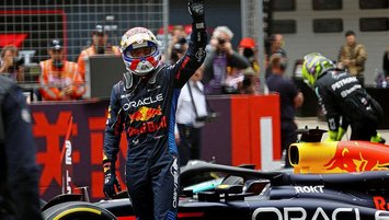 F1 Çin GP'sinin sprint yarışında kazanan Verstappen