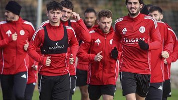 Djikiya takımda kalıyor