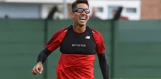 Roberto Firmino özel gözlükleri ile idmanda!