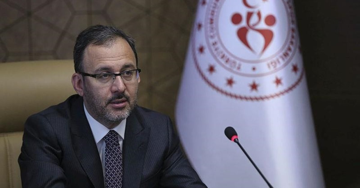 "Bayrağımızı göklere çıkarın"