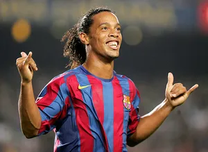 Ronaldinho futbola veda etti