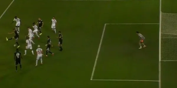 Galatasaray - Gaziantep FK maçında tartışılan pozisyon! Beşiktaş da o anı paylaştı - 1