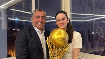 Fenerbahçe Opet'ten kutlama!