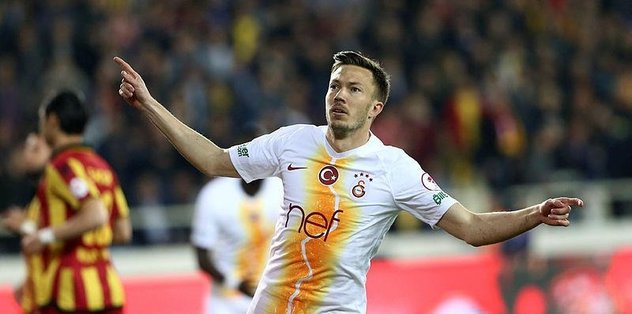 Galatasaray'da Linnes ve Emre sahada