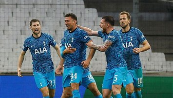 Tottenham son dakikada lider olarak çıktı!