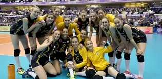 VakıfBank yenilgisiz yarı finalde