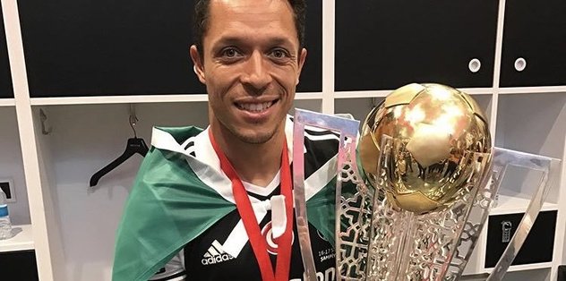 Adriano'dan Beşiktaş paylaşımı