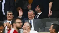 Bakan Bak tribünde
