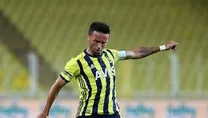 Gökhan Gönül direğe takıldı