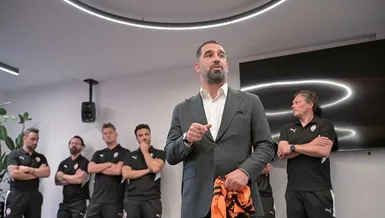 Arda Turan sıkı tutuyor