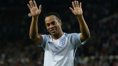 Ronaldinho geri geliyor