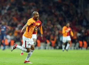 Mariano sol ayağıyla 90’ın tozunu aldı!