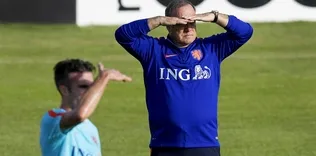 Advocaat’tan RVP açıklaması